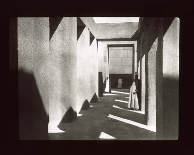 ギザ-ヘフレンのピラミッドの近くの花崗岩の寺院（ランタンスライド） 作： American Photographer
