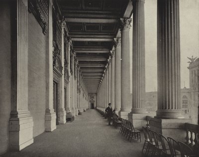 機械ホールのグランドロッジア 作： American Photographer