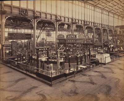 ハウスケール社の展示、機械ホール、センテニアルインターナショナルエキシビション、フィラデルフィア、1876年（アルブメンプリント） 作： American Photographer
