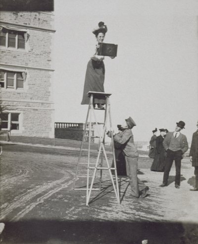1904年ルイジアナ購入博覧会でのジェシーターボックスビール（1871-1942） 作： American Photographer