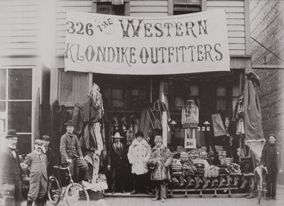 Klondike Outfitters store, Cordova Street, Vancouver 1897 (b/w photo) 作： American Photographer
