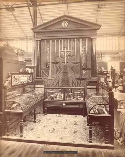 Kuffel＆Essers Exhibit、Main Building、Centennial International Exhibition、Philadelphia、1876（albumen print） 作： American Photographer
