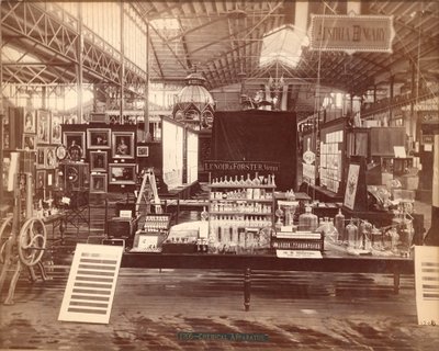 Lenoir＆Forsters Exhibit、Main Building、Centennial International Exhibition、Philadelphia、1876（albumen print） 作： American Photographer