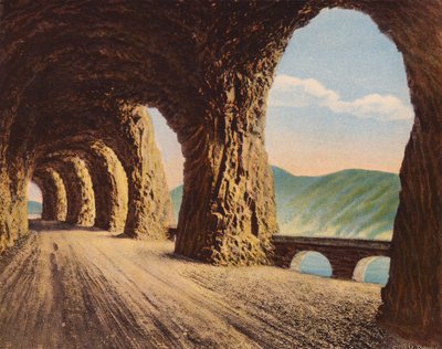 ミッチェルズ・ポイント・トンネル（カラー写真） 作： アメリカの写真家