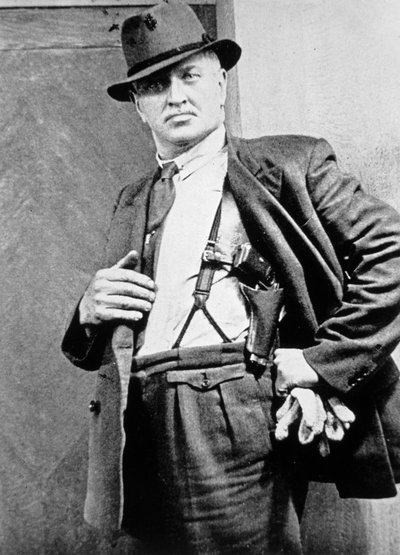 ニューヨークの警察官、1920年頃（モノクロ写真 作： American Photographer