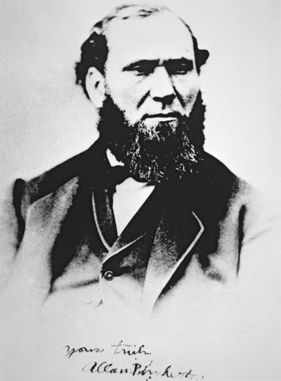 1850年にピンカートン国立探偵社を設立したアラン・ピンカートンの肖像（モノクロ写真 作： American Photographer