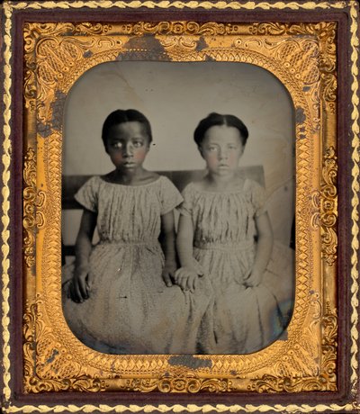 二人の少女の肖像,c.1860年（写真） 作： アメリカの写真家
