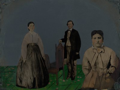 二人の女性と一人の男性の肖像,1860年代（写真） 作： アメリカの写真家
