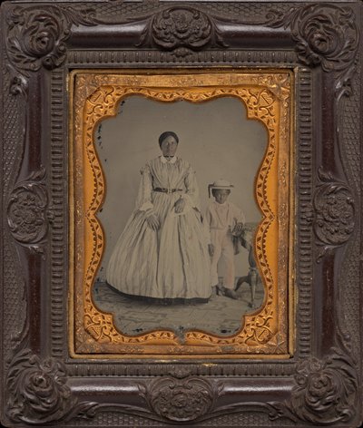女性と少年の肖像,c.1863年（写真） 作： アメリカの写真家