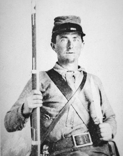 南部連合軍兵士ジョン・ルロイ・ウィリアムズ一等兵（モノクロ写真 作： American Photographer