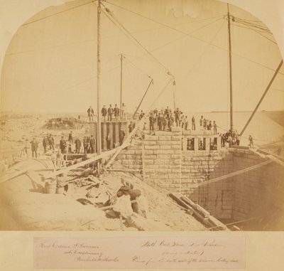 セントラルパークの建設中の新しい貯水池のサウスゲートハウス（アルブメンプリント） 作： American Photographer