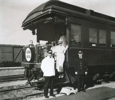 ニューヨークからマイアミへ向かうフロリダ東海岸鉄道のオールプルマンの豪華な「フロリダ・スペシャル」の展望車 作： American Photographer
