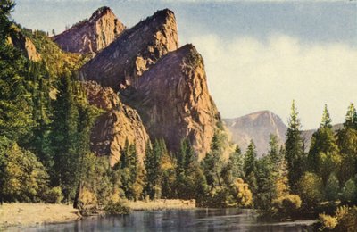 スリーブラザーズ、ヨセミテ国立公園（カラー写真） 作： American Photographer