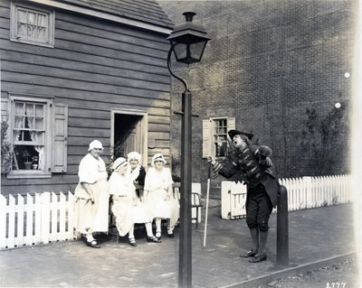 ハイストリートのタウンクライヤー、1926年（ゼラチンシルバープリント） 作： American Photographer