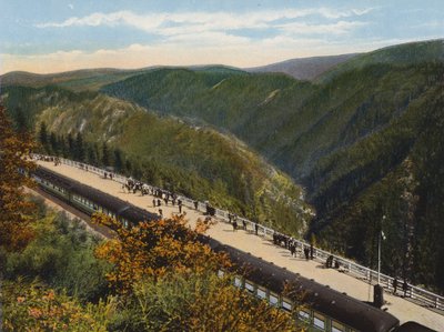 カリフォルニア州アメリカンに到着した列車（カラー写真） 作： American Photographer