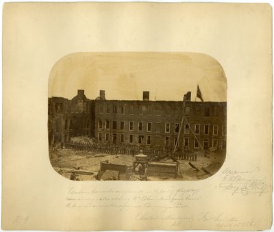 1861年4月15日、西部兵舎とパレード、サムター要塞の戦い 作： American Photographer