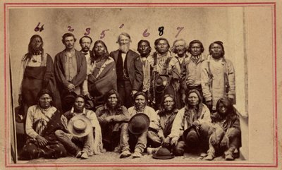 アパッチ族とユート族の酋長とウィリアム・F・M・アーニー（1867年）（写真 作： アメリカの写真家