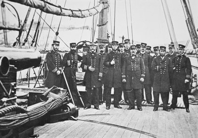 ジョン・A・ウィンスロー船長（1811-1973）とUSSキアサージュ号の将校たち 作： American School