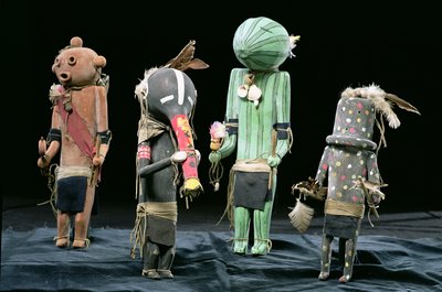 4つのカッチナ人形 作： American School