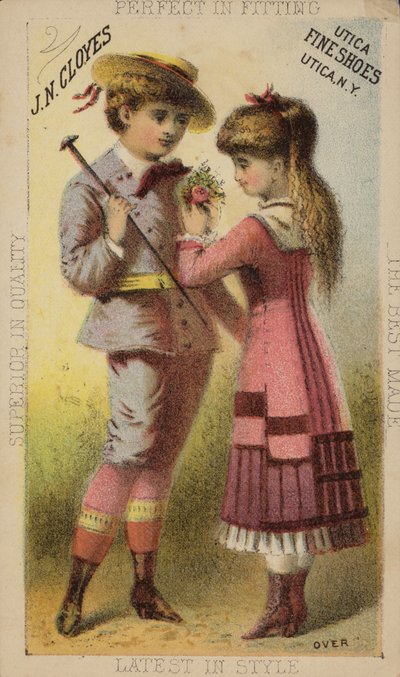 男の子のジャケットにボタンの穴を配置する女の子 作： American School