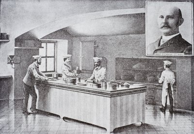 1890年代のホワイトハウスのキッチン。ヒューゴジーマンの肖像画が挿入されています。 作： American School