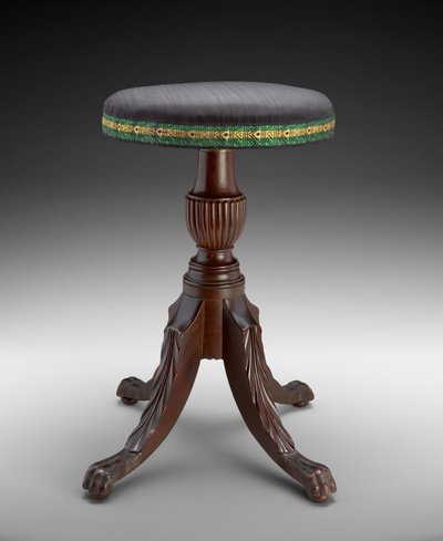 ミュージックスツール、c.1810-15（マホガニー、リネンウェビング、馬の毛、スチール） 作： American School