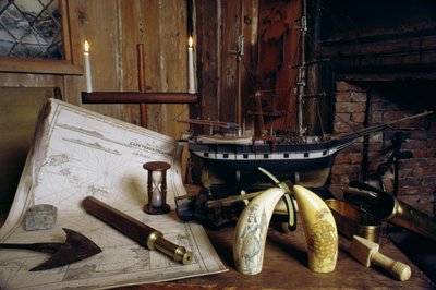 19世紀の船長の机からのオブジェクト 作： American School