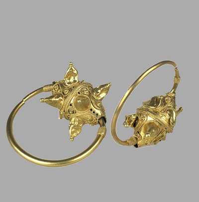 ゴールドペンダントコルト、11〜12世紀 作： Ancient Russian Art