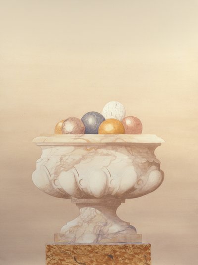 大理石の白い花瓶、大理石のボール6個付き 作： Andras Kaldor