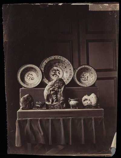 ウジェニー皇后のフォンテーヌブローのシノワ美術館の展示物、1861年頃（アルビネン・プリント 作： Andre Adolphe Eugene Disderi