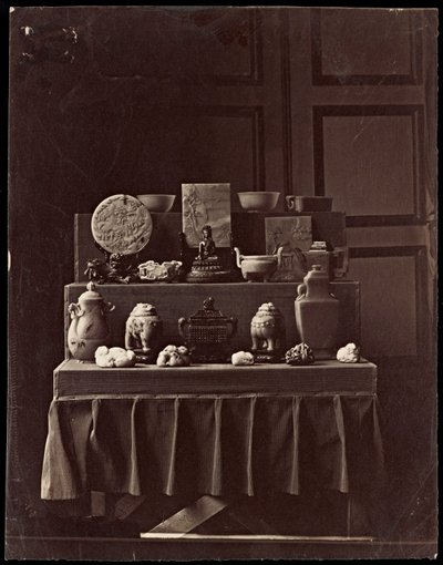 北京の夏の宮殿にあったフランスの戦利品 作： Andre Adolphe Eugene Disderi