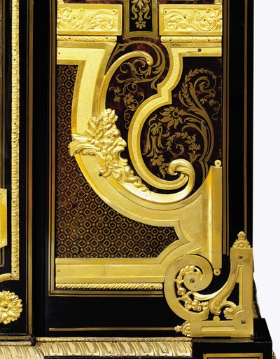 寄木細工のC字型台座（サテュロスの仮面）の詳細、ルイ14世のオルモルを使ったプチ・アモワールより 作： Andre Charles (attr. to) Boulle