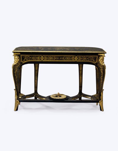 オルモルに取り付けられた茶色のべっ甲の桟橋テーブルの1つ、c.1710（オルモル、真ちゅうの象眼細工、べっ甲、革）（360579も参照） 作： Andre Charles (attr. to) Boulle