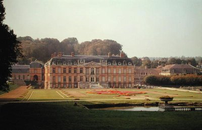1675-83年に建てられた庭園の正面の眺め 作： Andre Le Notre