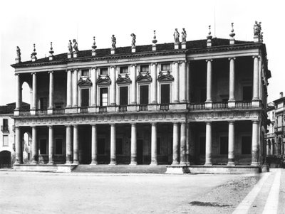 1550年頃に建てられたヴィラキエリカティの正面玄関 作： Andrea Palladio