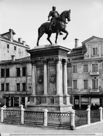 コンドッティエレ・バルトロメオ・コッレオーニ（1400-75）の騎馬像（ブロンズ）（白黒写真 作： Andrea del Verrocchio