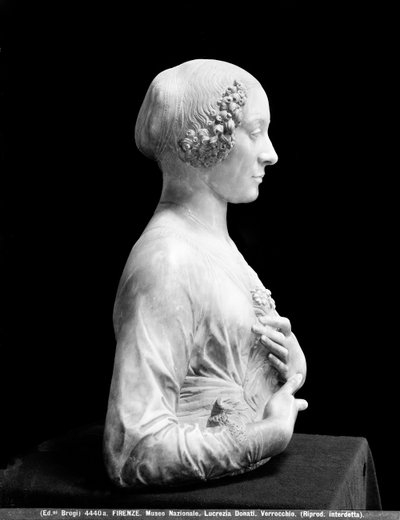 ブーケを持つ女性（マーブル 作： Andrea del Verrocchio