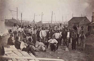 バージニア州アレクサンドリア、クォーターマスターズ ワーフの労働者、1863 ～ 65 年。 作： Andrew Joseph Russell.