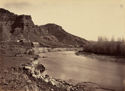 プレート35ウェーバー川をさかのぼるエコー・シティ、1869年（写真） 作： アンドリュー・ジョセフ・ラッセル