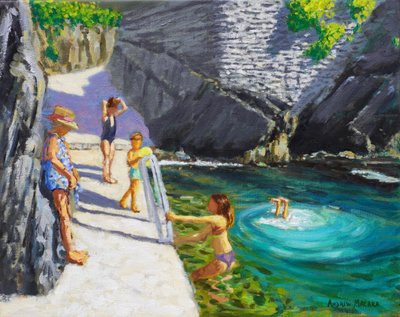 海のプールで泳ぐ、チンクエ・テッレ、イタリア、2024年（キャンバスに油彩） 作： Andrew Macara