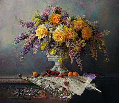 優雅な花の静物画 作： Andrey Morozov