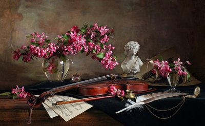 「花を添えたヴァイオリンの静物画」 作： Andrey Morozov
