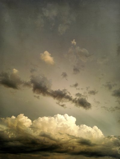 ドラマチックな黄金色の雲の風景 作： Angelo Cerantola