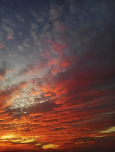 燃えるような夕焼け空 作： Angelo Cerantola