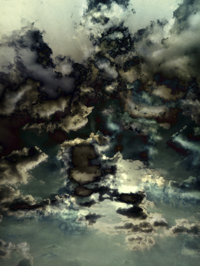激しい雲が発生する 作： Angelo Cerantola
