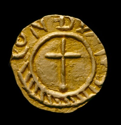 クロンダルコインNo. 59、Crondall Hoard、Crondall、ハンプシャーからのAnglo-Saxonコイン（金） 作： Anglo Saxon