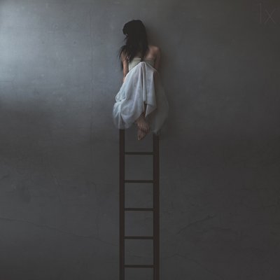 はしごの上の孤独な女性 作： 