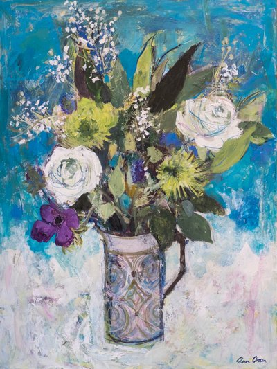 白いバラと他の花の水差し 作： Ann Oram