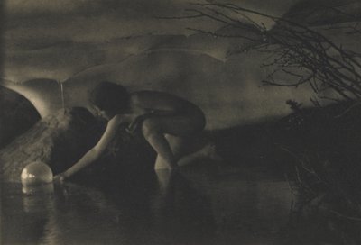 ザ・バブル（グラビア） 作： Anne W. Brigman