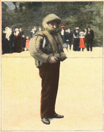 航空。飛行士を落下から守るために作られたエアスーツ。1910年10月16日、「Le petit parisien」誌に掲載された写真。個人蔵。 作： Anonymous Anonymous